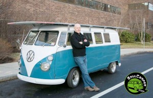 Desarrollan una VW Kombi impulsada por energía solar