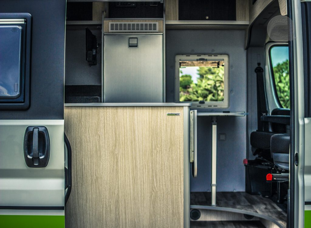 interior furgo camper